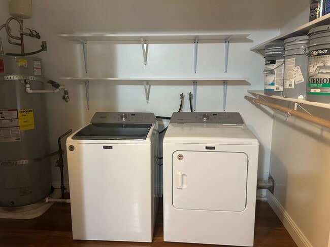 Building Photo - 4 Bedroom Home Near Whatcom Falls