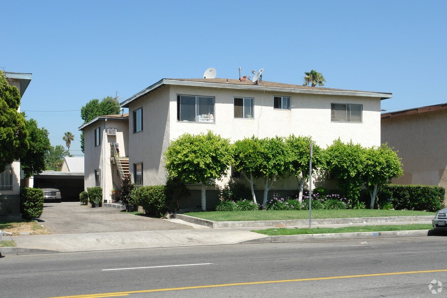 Building view from the outside - 7107 Coldwater Canyon Ave