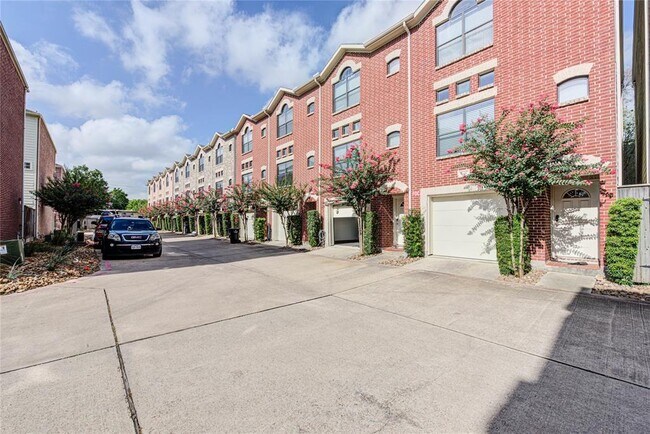 Building Photo - 8715 Meadowcroft Dr