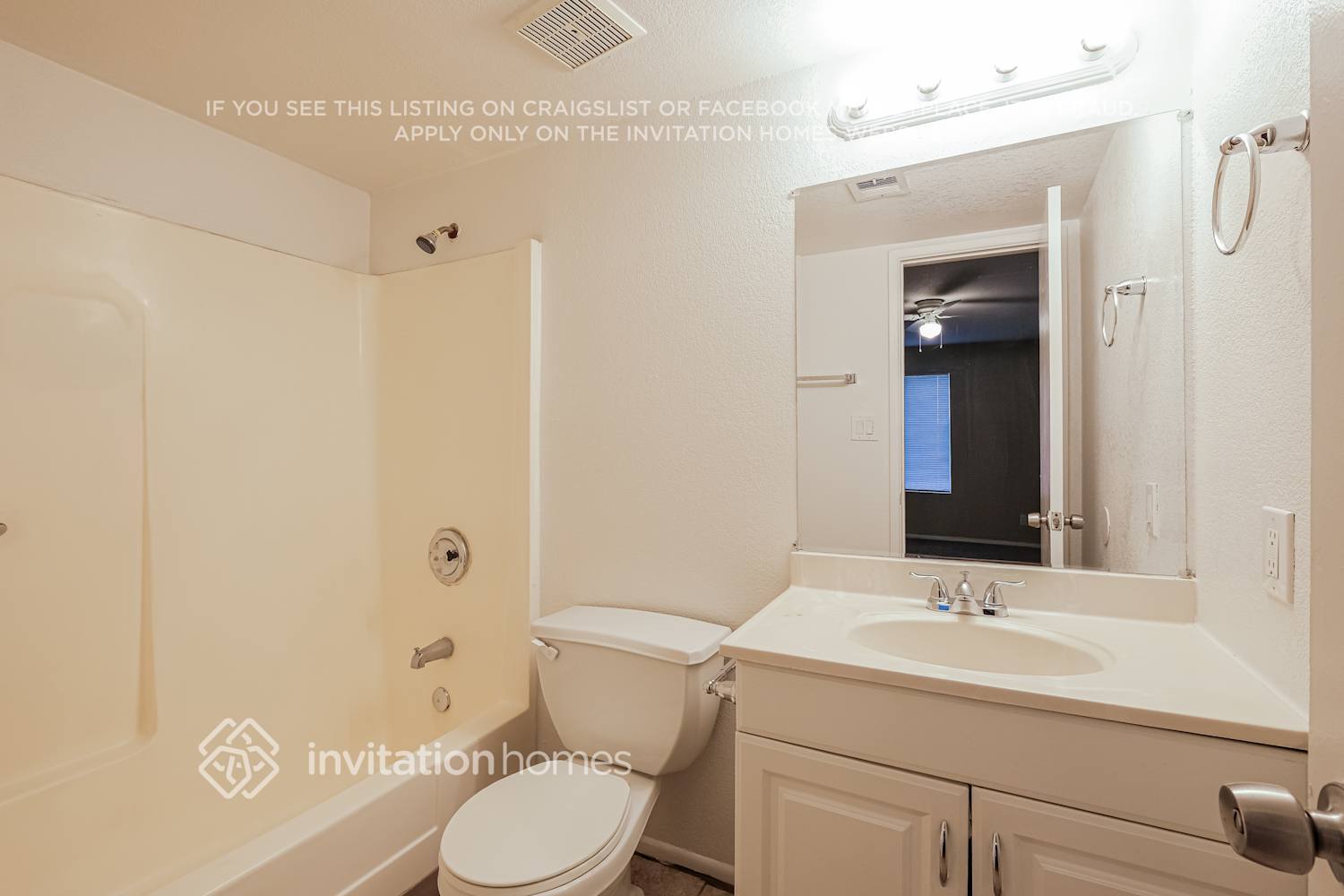 Building Photo - 7007 W Vernon Ave