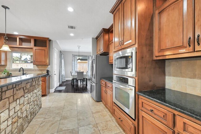 Building Photo - 3503 Highfalls Dr