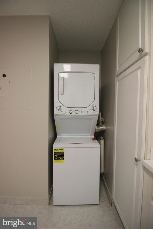 Building Photo - 307 Yoakum Pkwy