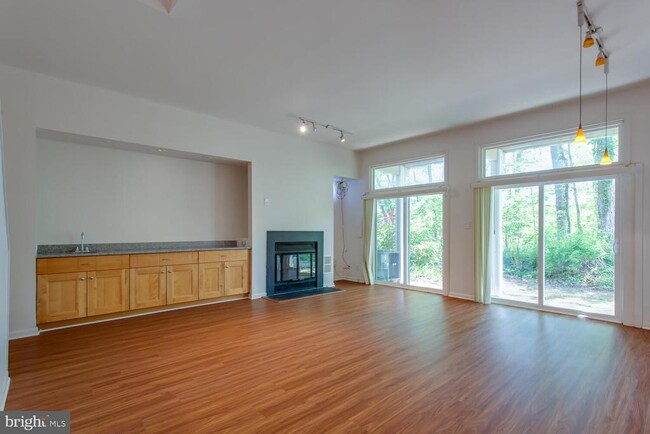 Building Photo - 11121 Watermans Dr