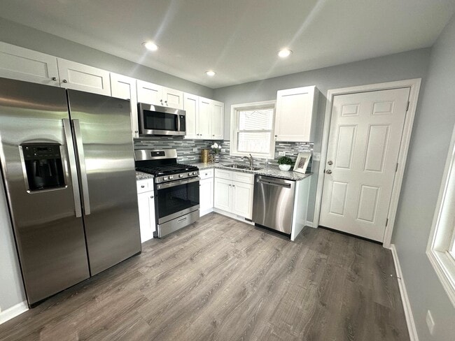 Building Photo - 423 S Westmore-Meyers Rd