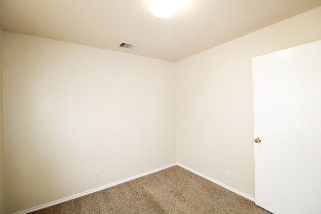 Building Photo - 16122 Branching Oaks