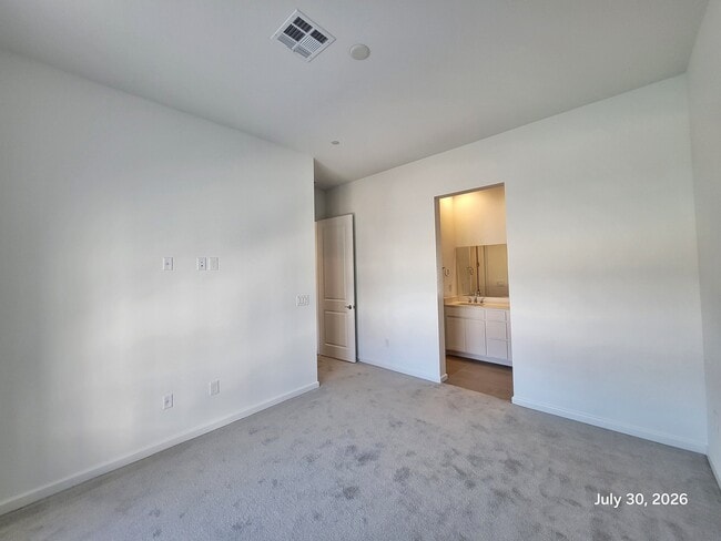 Building Photo - 643 Fortis Creek St