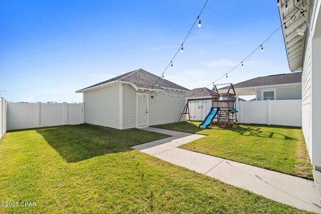 Building Photo - 2121 Sedges Ave