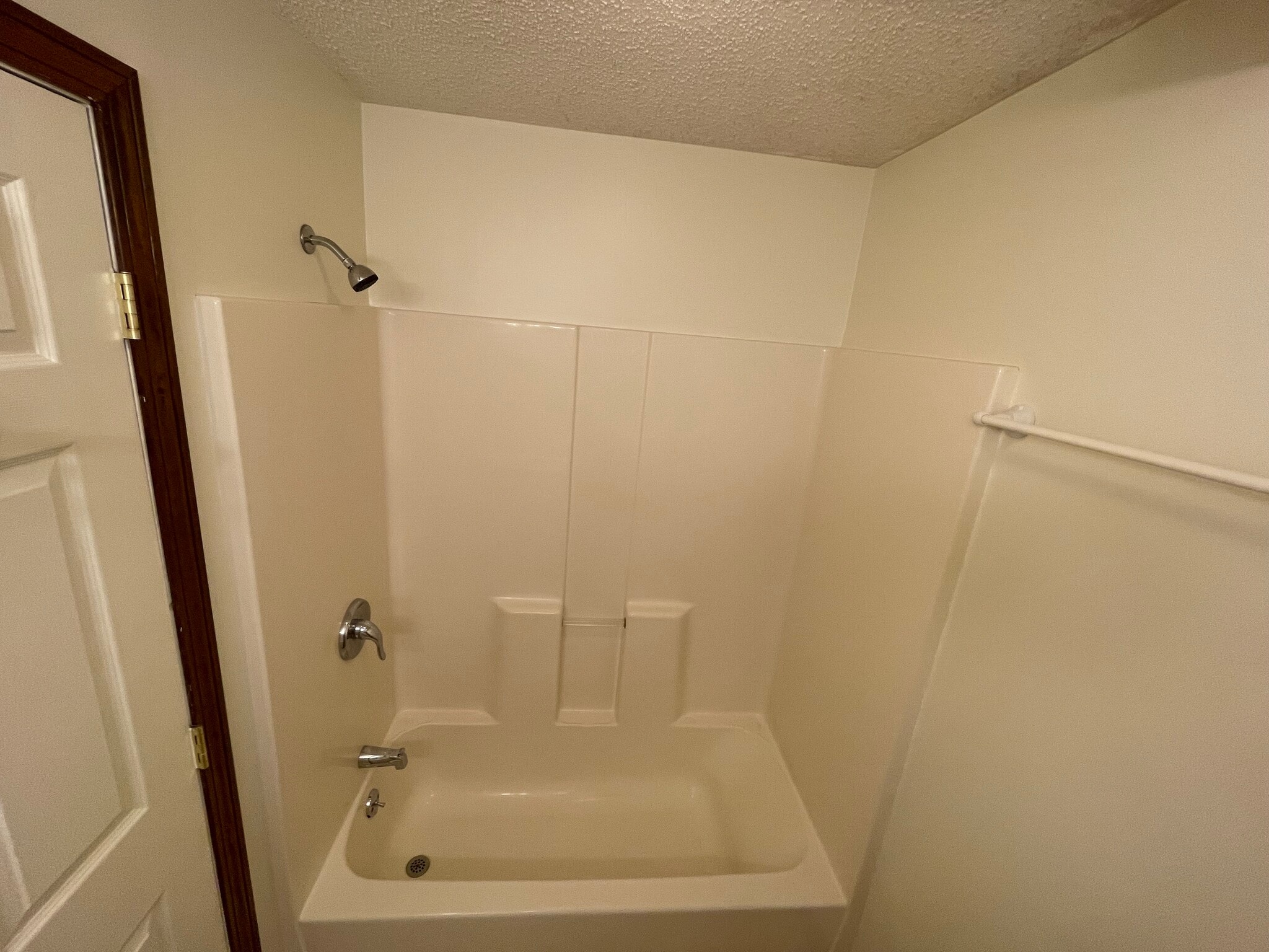 Tub/shower - 42 Dry Hill Rd