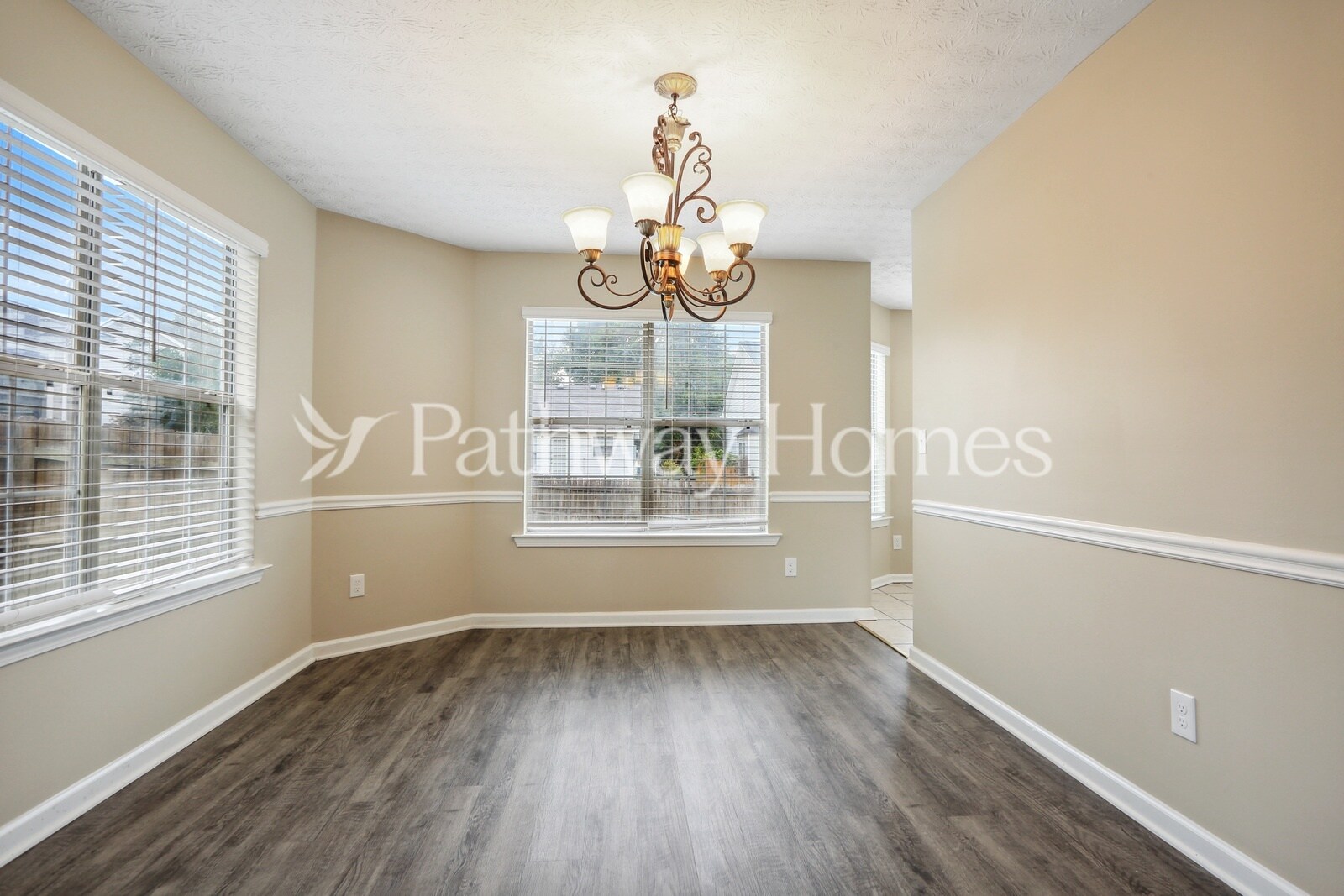Building Photo - 615 Gardinia Dr