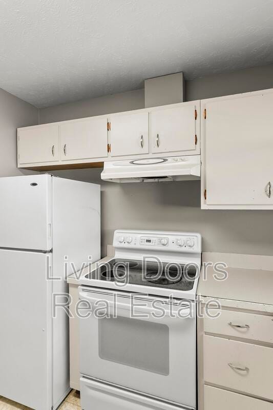 Building Photo - 348 S 5th St