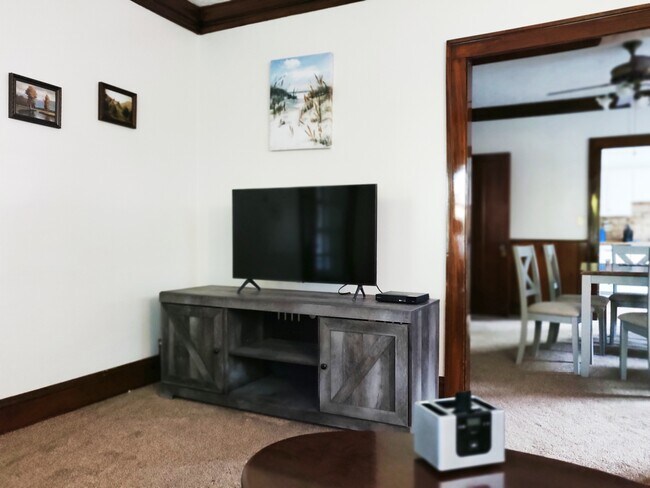 Family room - 2508 E 124th St