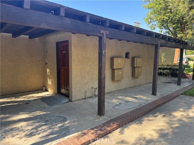 Building Photo - 1806 N Fairview St