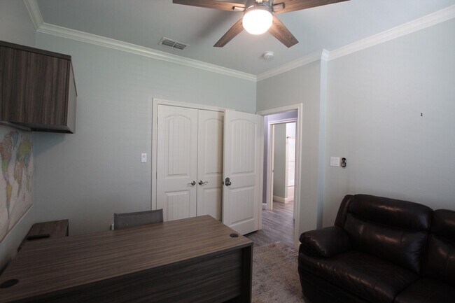Building Photo - Coming Soon! Stunning 3 Bed 2 Bath Home on...