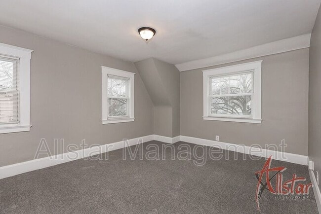 Building Photo - 542 Lindell St