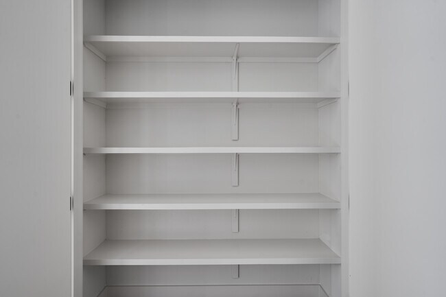 Building Photo - 412 Hackberry Ln