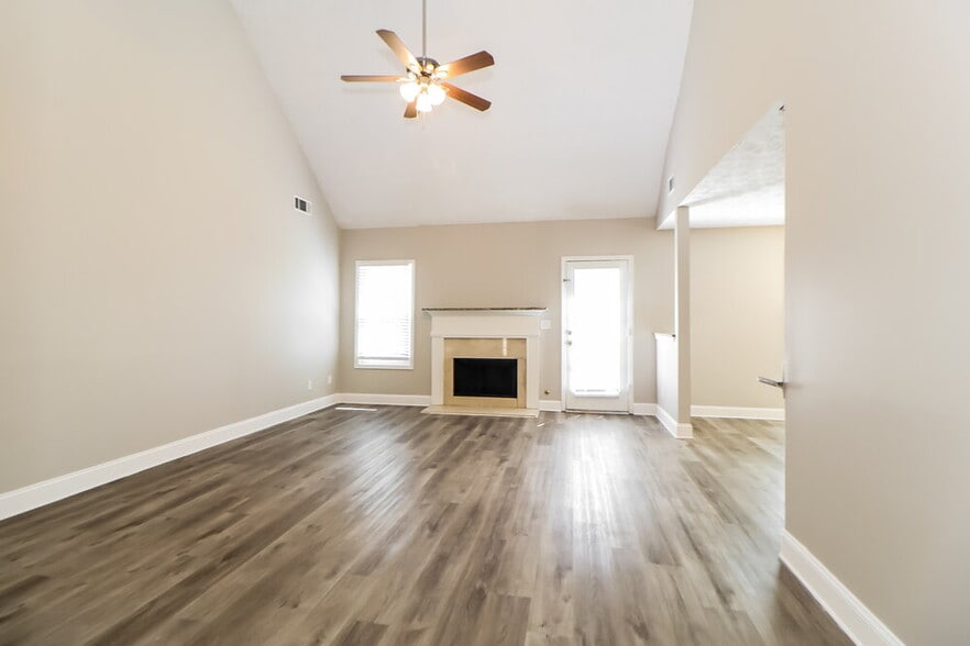 Building Photo - 2950 Northcliff Dr