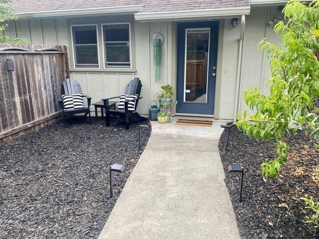 Building Photo - Charming 1BD/1BA in Desirable Petaluma Location unfurnished