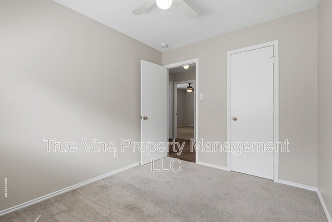 Building Photo - 6810 Saharastone Dr