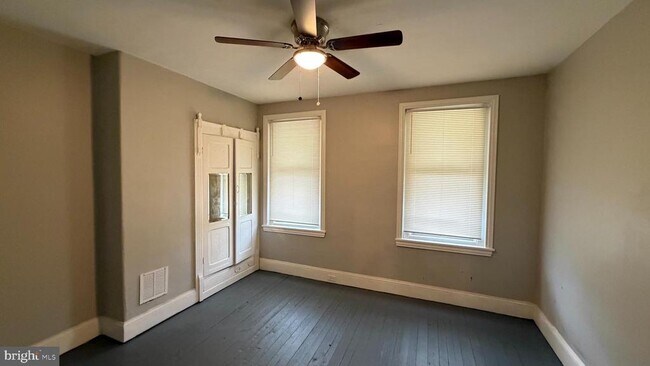 Building Photo - 2554 N Bouvier St