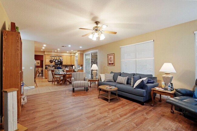 Building Photo - 549 Glenbriar Cir