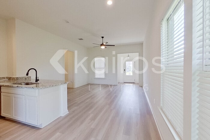 Building Photo - 215 Peppercorn Wy