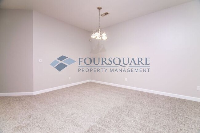 Building Photo - End Unit Townhome| 2nd Floor Loft Space | ...
