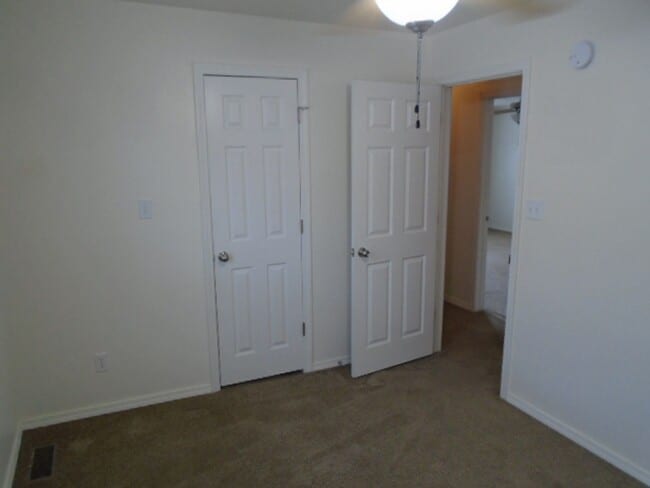Building Photo - Great Duplex