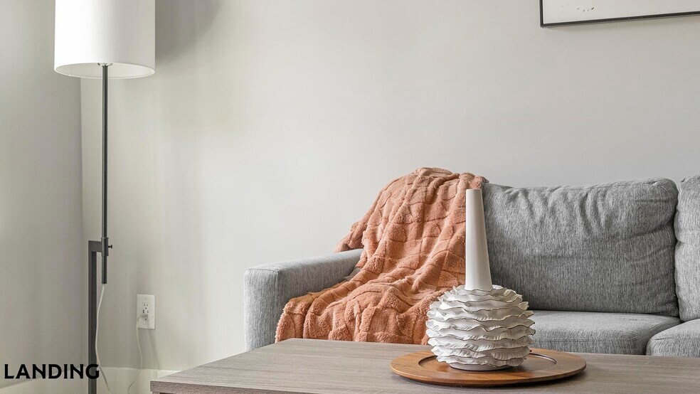 Building Photo - 1880 Maple Dr NW