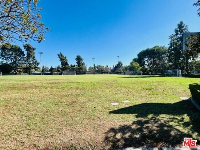 Building Photo - 221 S Gale Dr