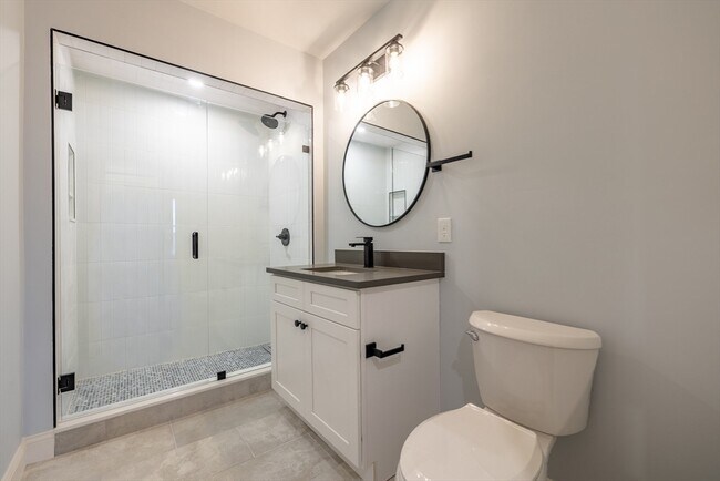 Building Photo - 663 Columbia Rd