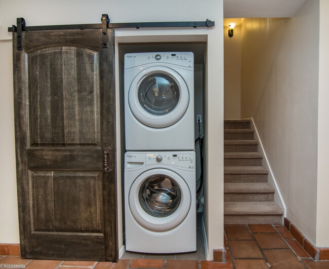 Building Photo - 7023 E 4th St