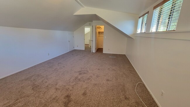Building Photo - Charming 3-Bedroom 2-Bath with Mountain Vi...