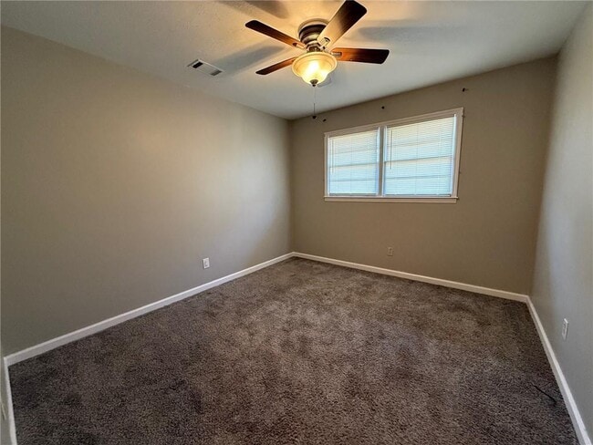 Building Photo - 481 NW Woodland Dr