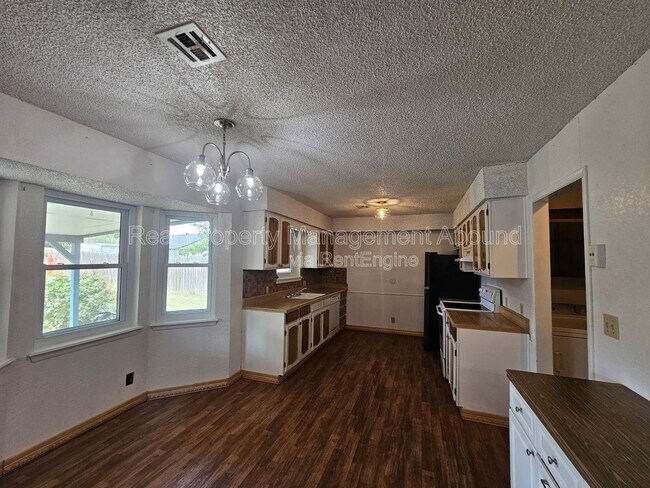 Building Photo - 7710 N 120th Ave E