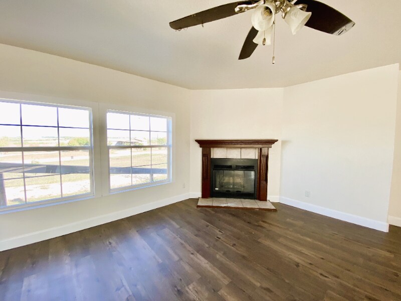 Building Photo - 415 Mostyn Ln