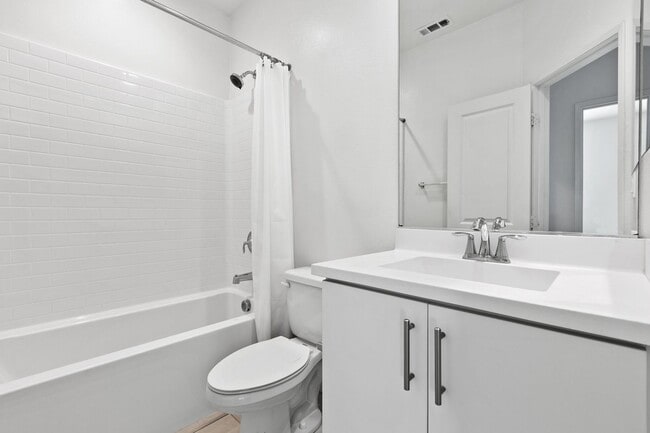 Building Photo - 4 bedroom - Pacific Ridge in Oceanside