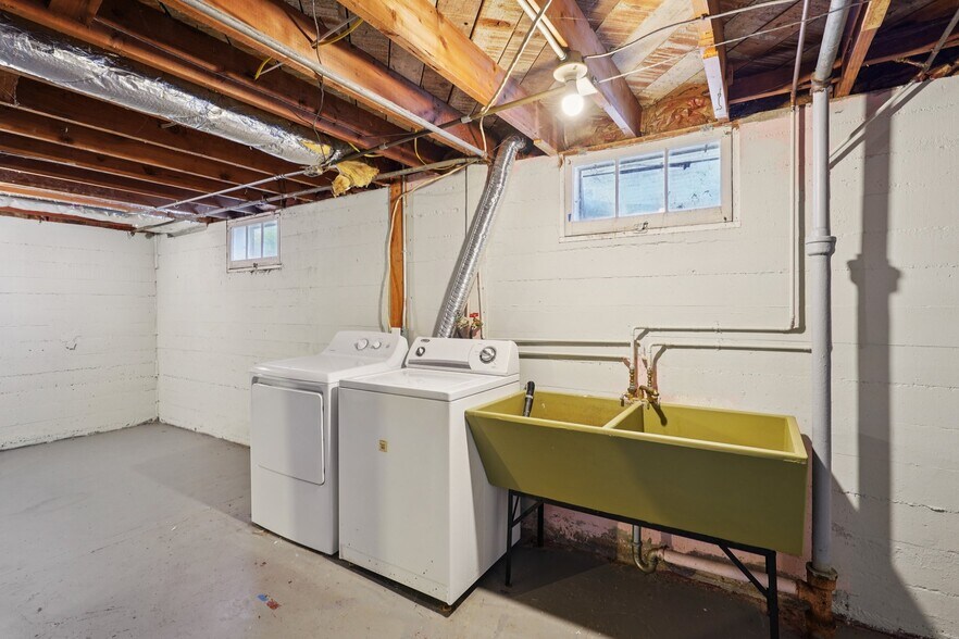 Building Photo - 1118 Lorraine Dr