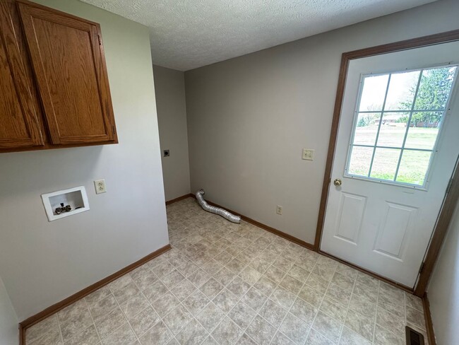 Building Photo - 639 W Highland