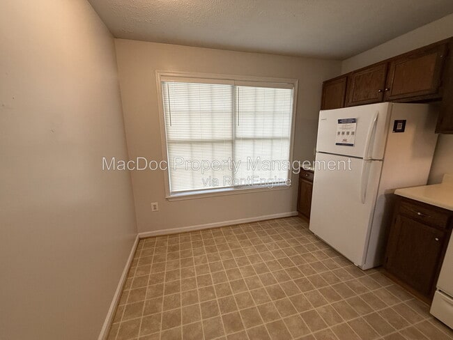 Building Photo - 11185 Kensington Pl