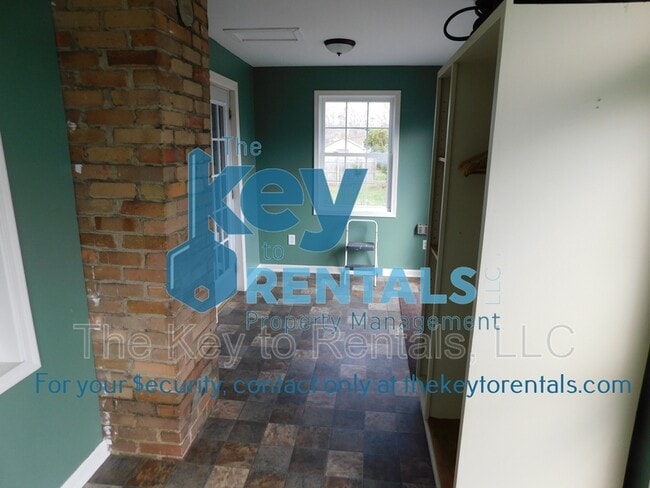 Building Photo - 321 N Main St