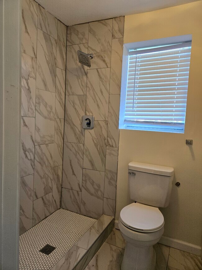 Building Photo - 1355 Dewitt St