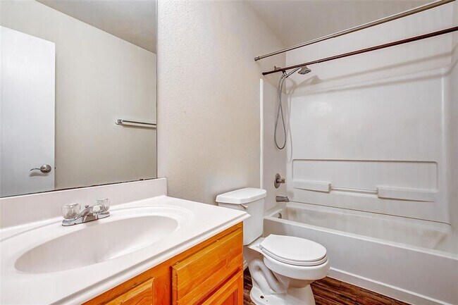 Building Photo - Welcome to this charming one-story home, ready for immediate occupancy!