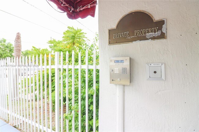 Building Photo - 134 SW 7th Ave