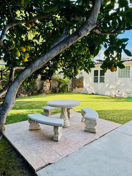 Building Photo - 2620 Graham Ave