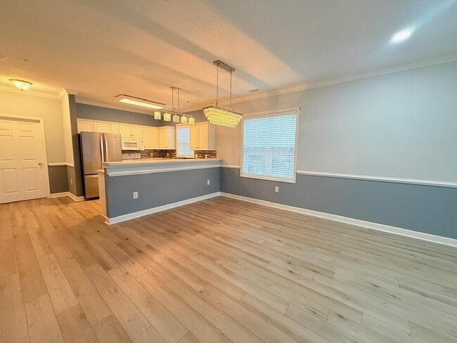 Building Photo - 330 Kiskadee Loop