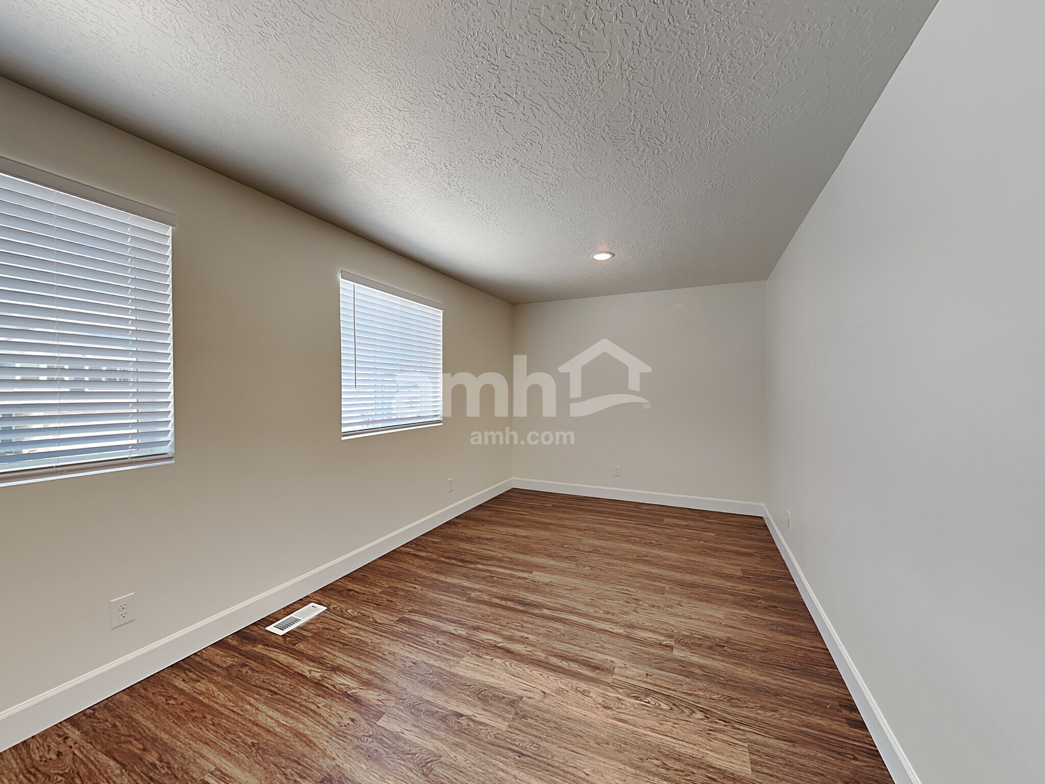 Building Photo - 1187 N Golden Spoke Dr