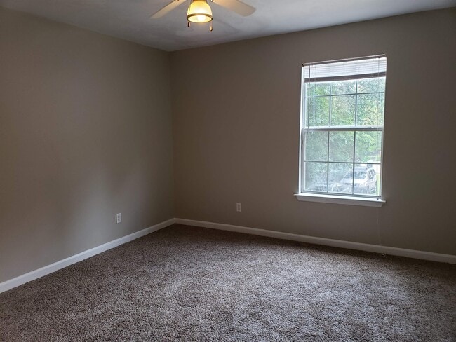 Building Photo - 227 Dixie Dr