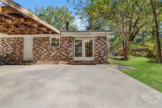 Building Photo - 615 W Tietgen St