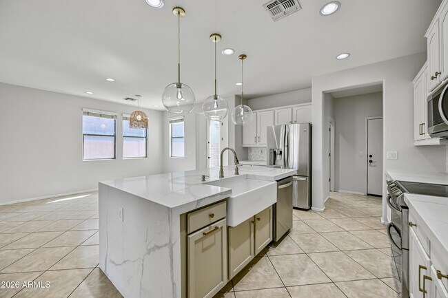 Building Photo - 23862 W Gibson Ln