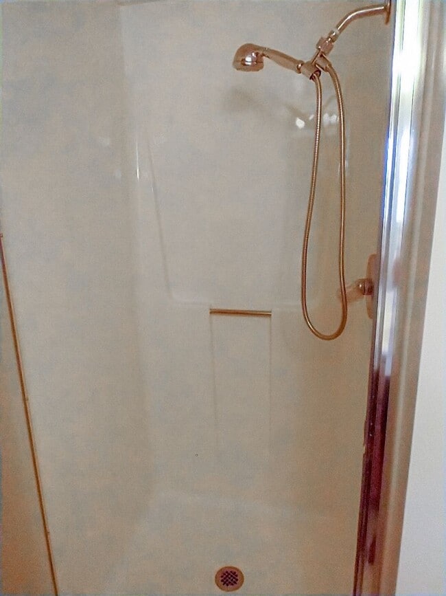 Building Photo - MOVE IN SPECIAL $500 OFF FIRST MONTHS RENT